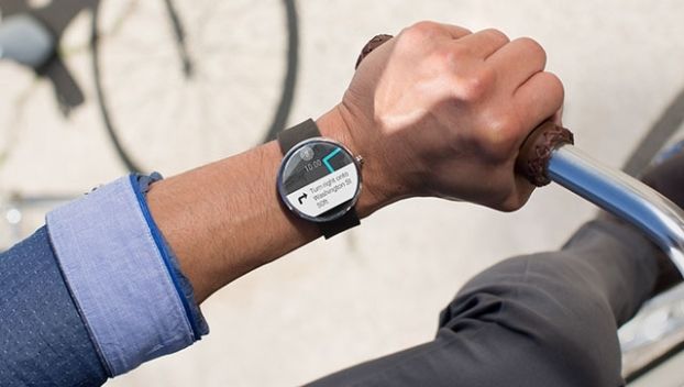 LG и Motorola первыми выпустили наручные часы на Android Wear
