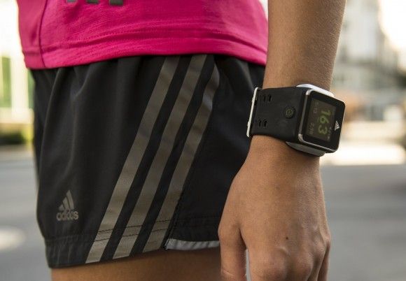 Adidas выпустила Android-часы