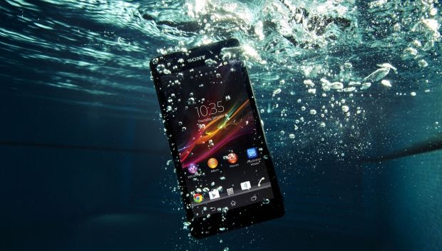Sony Xperia ZR — подводный Android-смартфон
