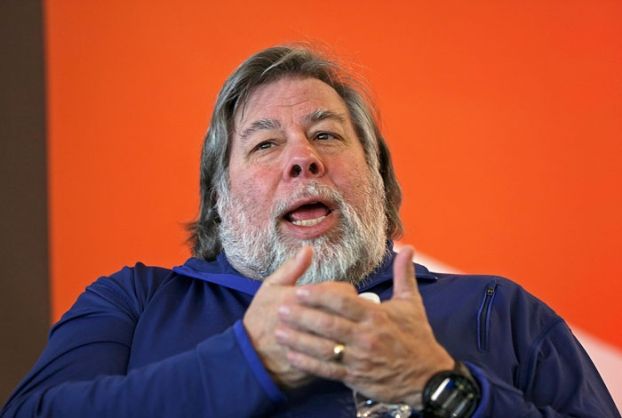 С. Возняк предложил Apple выпустить телефон на Android