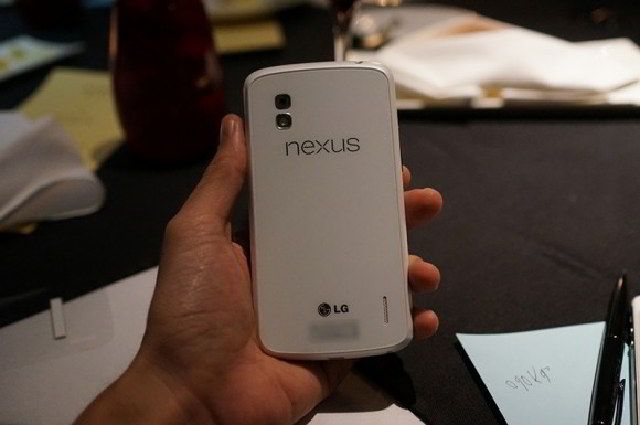 Android 4.3 на белом Nexus 4 — летняя новинка