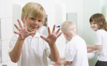 Дезинфекция рук в детских садах: основная польза дезинфекции