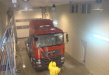 Как происходит мойка грузовых машин: особенности