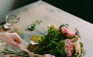 Преимущества доставки цветов