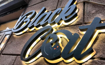 Как создается вывеска с подсветкой?