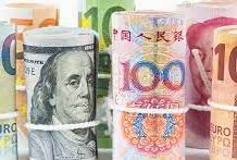 По каким курсам банки обменивают валюту?