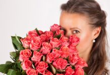 Почему женщины так любят розы?