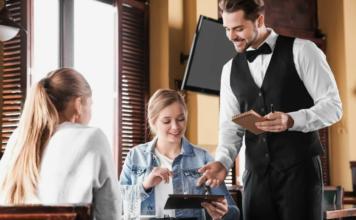 Подбор официантов: вежливое профессиональное отношение и что учитывать